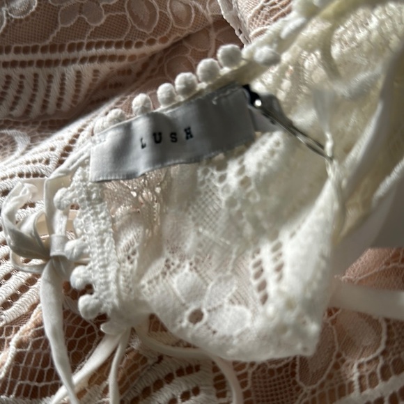 Lush Cream and Tan Sheath Dress Halter Neckline - Picture 4 of 6